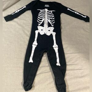 Disguise Black and White Graphic one piece for baby 12-18m
